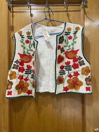 Chaleco boho bordado flores