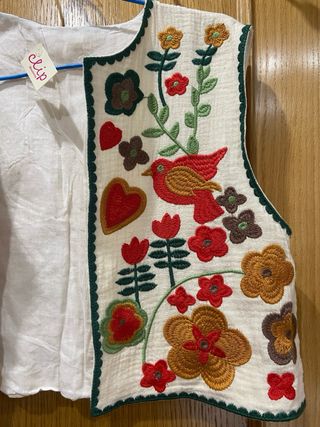 Chaleco boho bordado flores