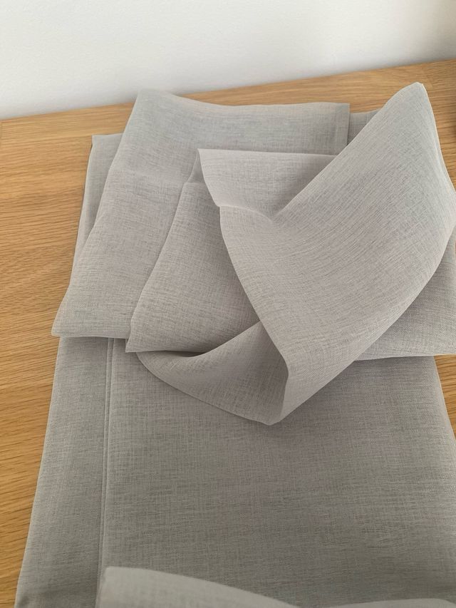 Visillo liso en  gris - nuevo con etiqueta.