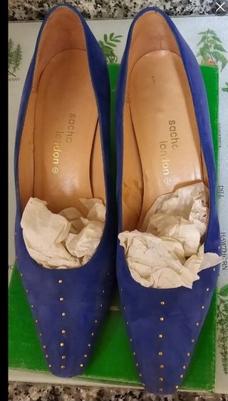 Zapatos  Fiesta Dorados 38
Cada par 25 EUR.