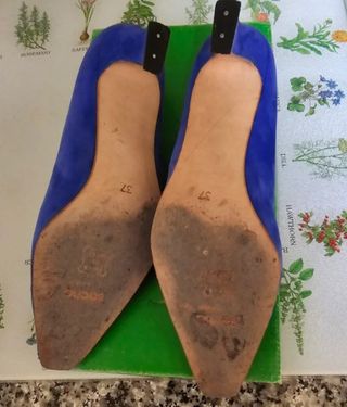 Zapatos  Fiesta Dorados 38
Cada par 25 EUR.