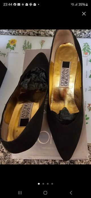 Zapatos  Fiesta Dorados 38
Cada par 25 EUR.