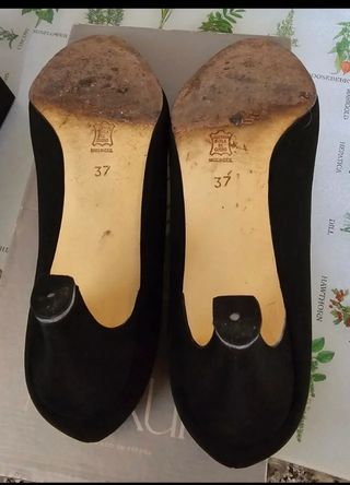 Zapatos  Fiesta Dorados 38
Cada par 25 EUR.