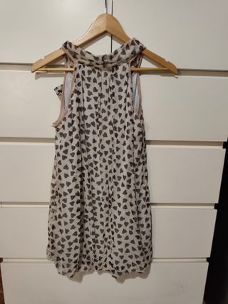Blusa beige c/estampado corazones