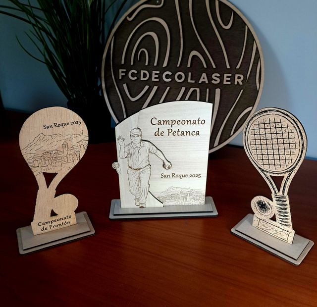 Trofei in legno personalizzati e incisi