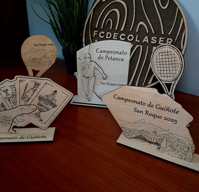 Trofei in legno personalizzati e incisi