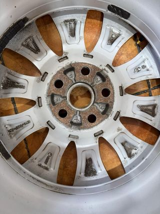 Llantas originales montadas en jaguar 2015