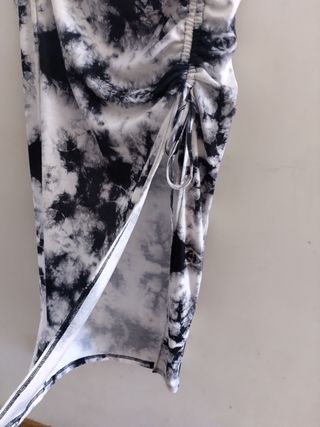 Falda midi tie-dye blanco y negro