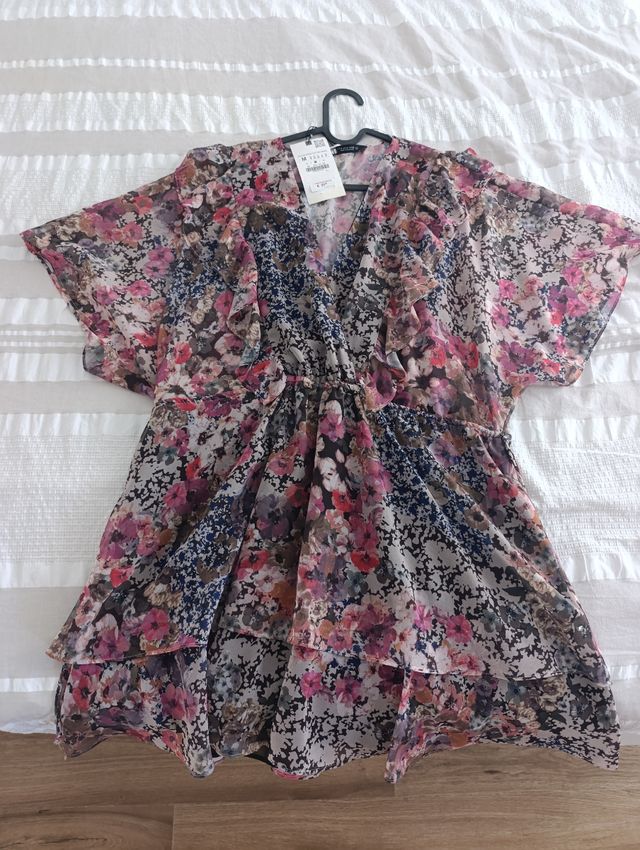 Vestido Zara flores M - Nuevo