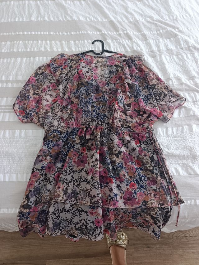 Vestido Zara flores M - Nuevo