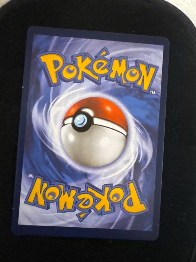 Charizard VMAX - Pokémon TCG