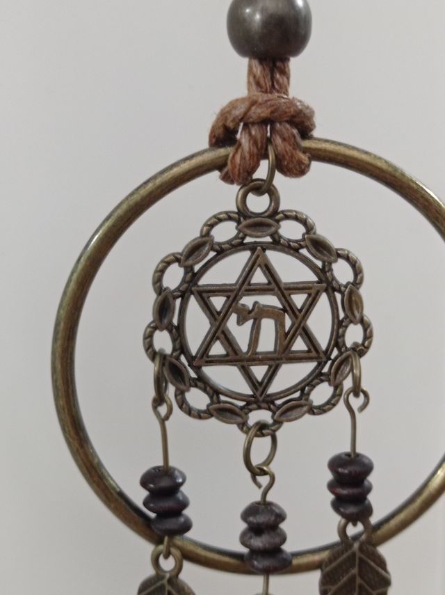 Collar largo con abalorios.