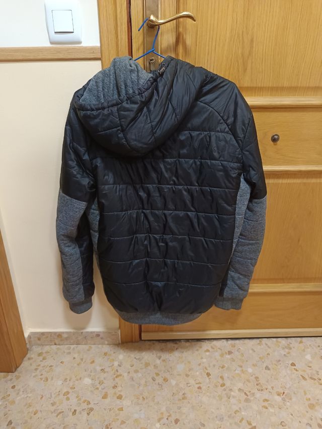 Abrigo negro desigual