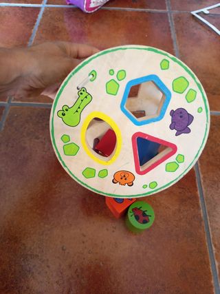 Juguetes bebé: sonajero, clasificador y caballito