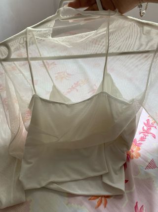 Top blanco semitransparente
