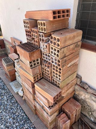 lote de 130 Ladrillos varios