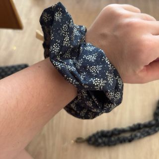 Bolso y Scrunchie Nanai - Azul y Blanco