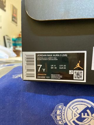 Zapatillas Jordan Max Aura 5 (GS) rojas y blancas