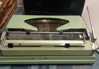 ANTIGUA MÁQUINA DE ESCRIBIR - AMAYA IM 93.