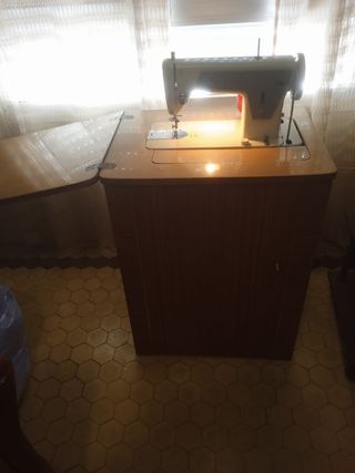 Máquina coser Singer + mueble