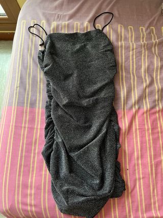 Vestido negro brillante 