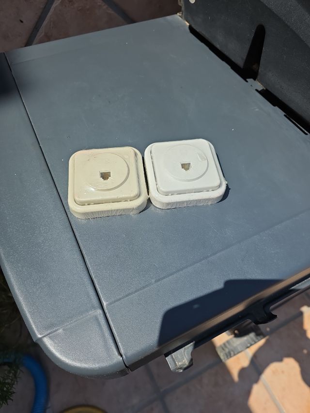 2 Enchufes Teléfonicos Blancos