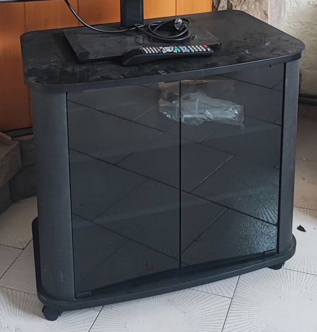 Mueble auxiliar TV con