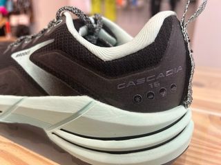 Brooks Cascadia 16 Trail - Mujer