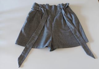 Pantalón corto cuadros Stradivarius