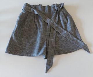 Pantalón corto cuadros Stradivarius