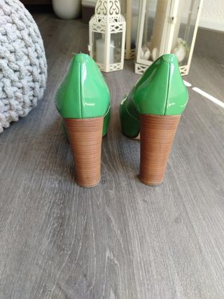 Zapatos Unisa tacón verde