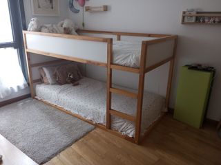 Cama litera Kura Ikea reversible
Incluye carpa