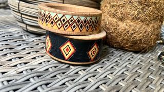 Pulseras madera pintadas a mano