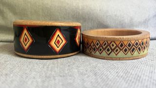 Pulseras madera pintadas a mano