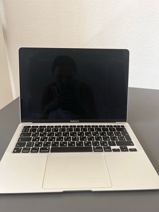 MacBook Air 13" M1, 8GB, 256GB - Ruso