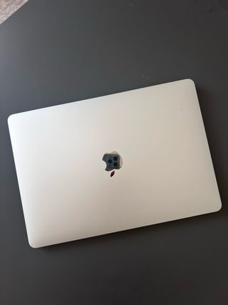 MacBook Air 13" M1, 8GB, 256GB - Ruso