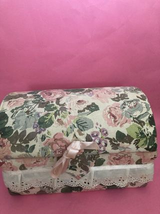 Costurero vintage floral