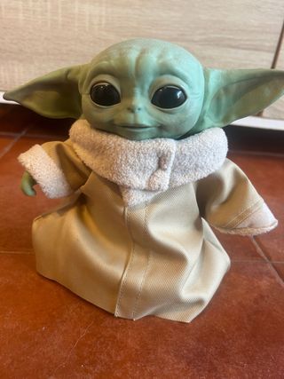 Muñeco Baby Yoda animatrónico