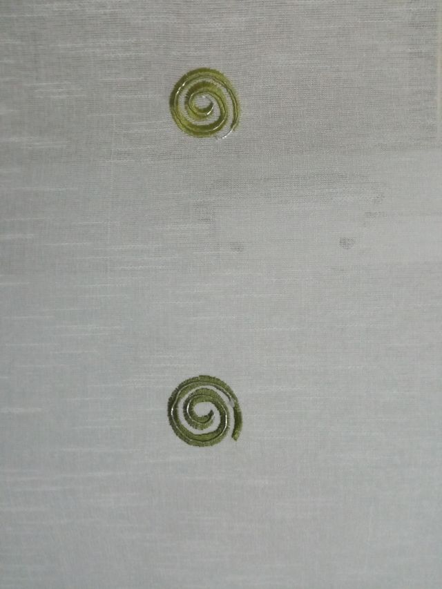 Cortinas con detalles en hilo fino en plata 