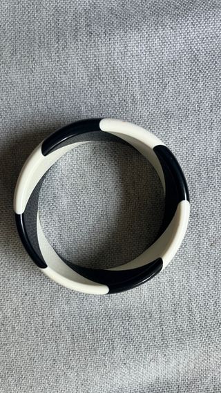 Pulsera bicolor blanco y negro