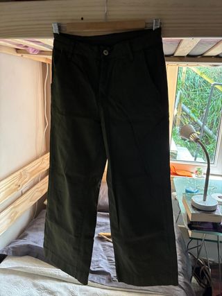 Pantalón elástico ancho verde oliva mujer