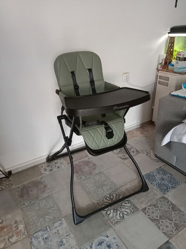 Trona Bebeconfort verde plegable