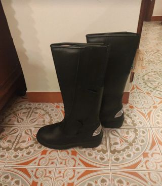 Stivali moto neri, Cambrelle
