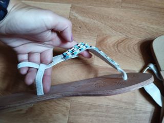 Sandalias blancas étnicas