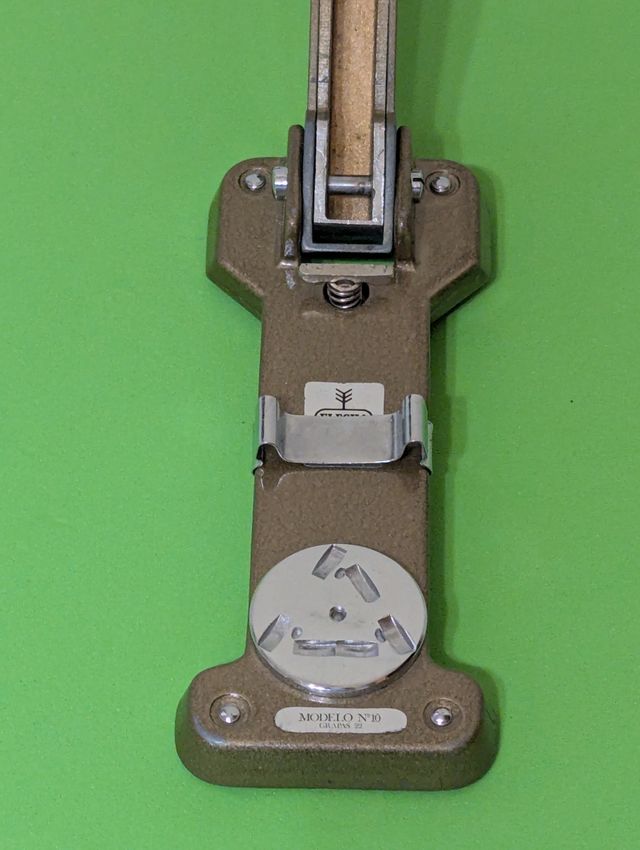 Grapadora vintage Flecha El Casco