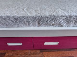 Cama infantil con cajones