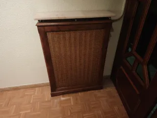 Cubre radiador vintage madera mimbre mármol