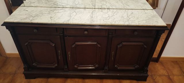 Mueble recibidor vintage con espejo.