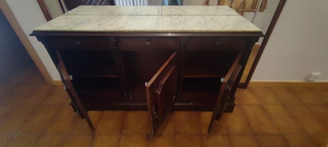 Mueble recibidor vintage con espejo.