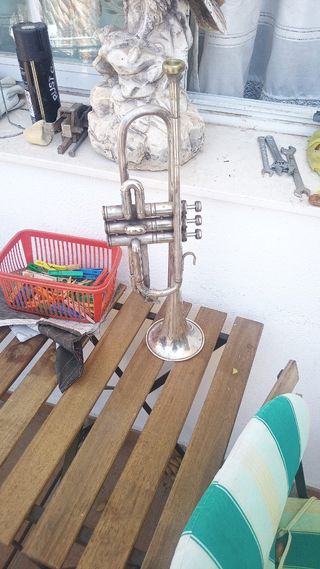 Trompeta plata antigua y armonica y corneta 